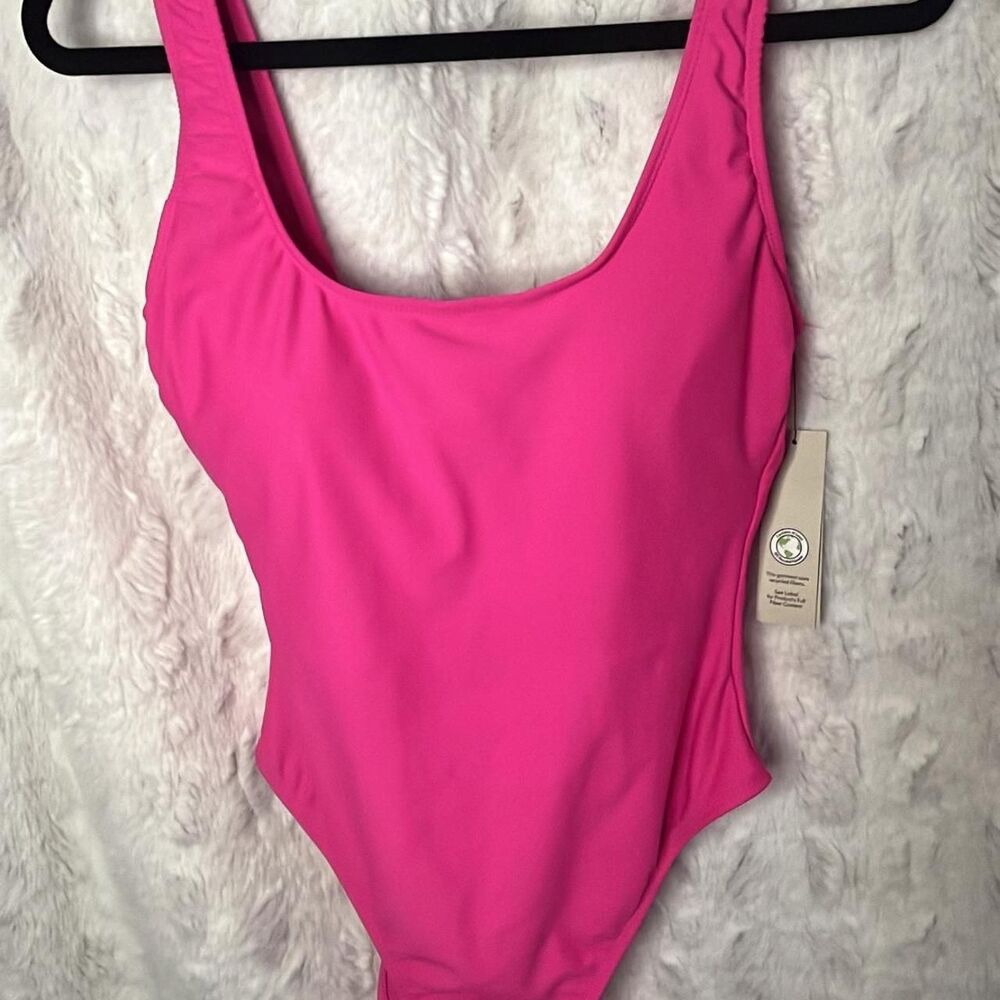 NO BOUNDARIES MEDIUM (8-10) Pink one piece swimsuit LOW CUT BACK
